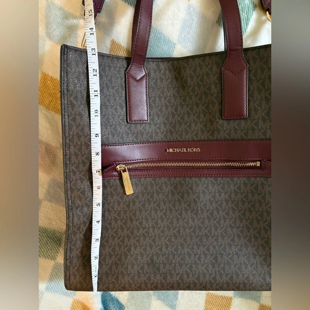 Pre-Luv- Michael Kors, heavy duty Tote Bag maroon & brown  With Gold Hardware